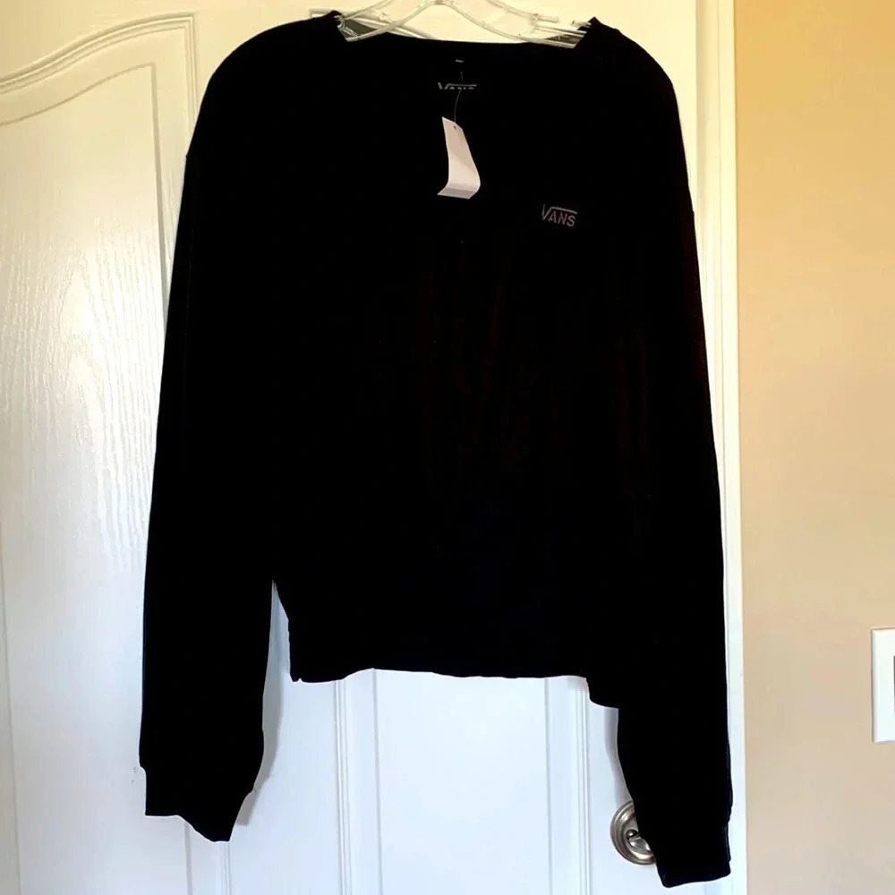 NWT Women’s  VANS black long sleeve top size XL with gathered front